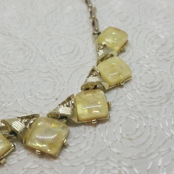 Coro Lucite Necklace Vintage Yellow Vintage Square Gold tone Link - Picture 5 of 9